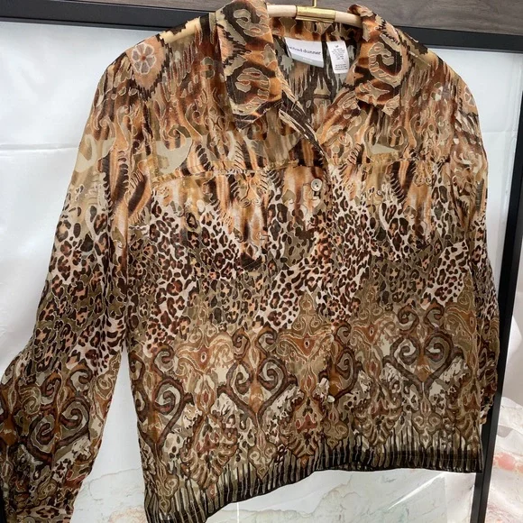 HP🎉 Women’s Animal Print Burnout Button Up Blouse - Picture 3 of 15
